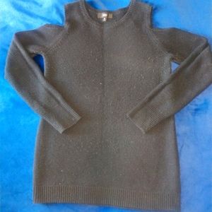 Shoulder cut out sweater